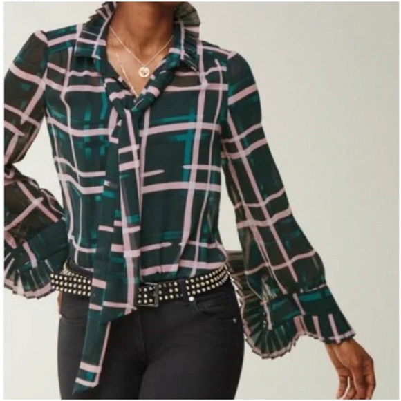 CAbi style 3948 Cake Ruffle Blouse Size Medium - Picture 4 of 14